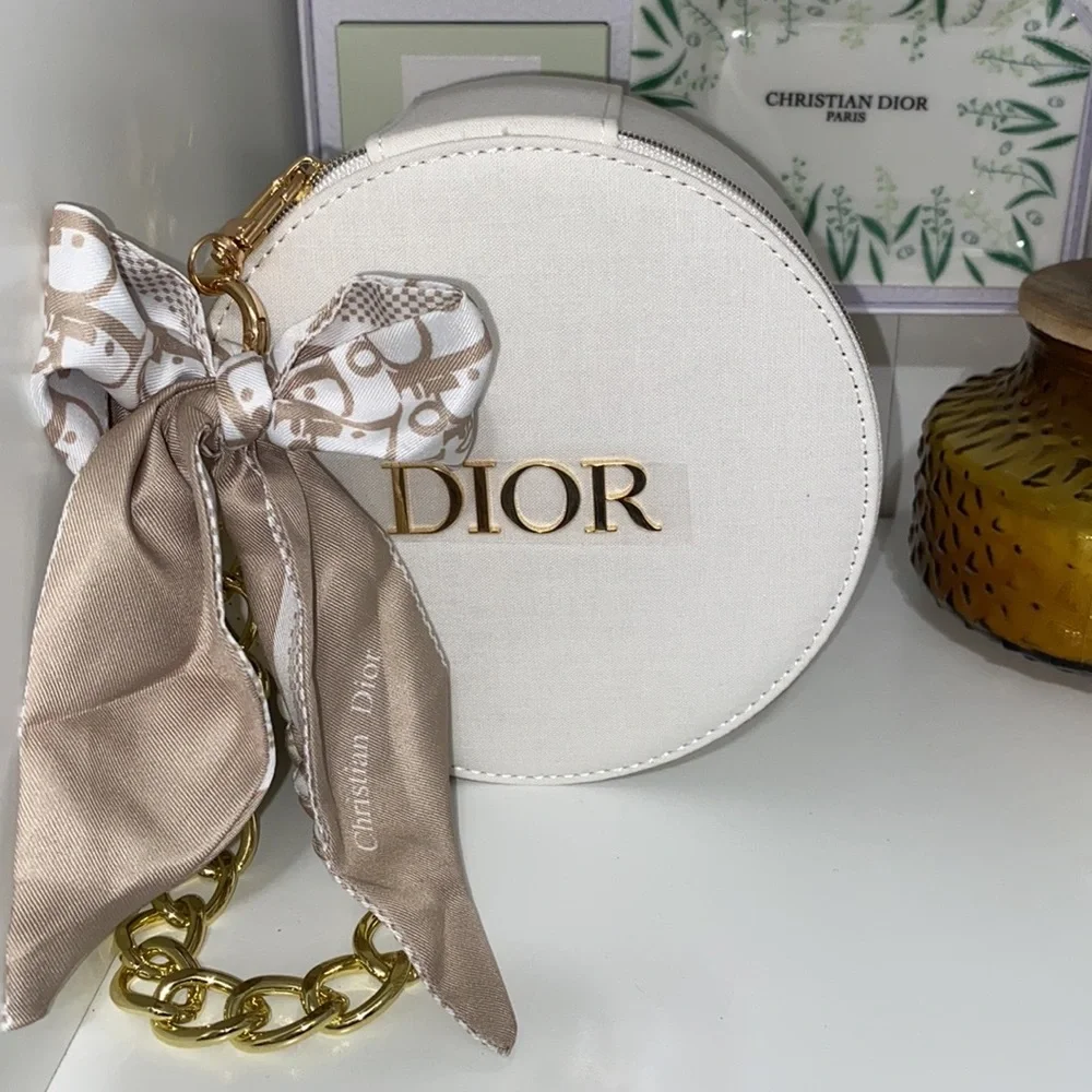 Dior reposhing this